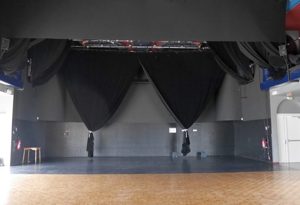 Salle de cours bachata crew George Brassens